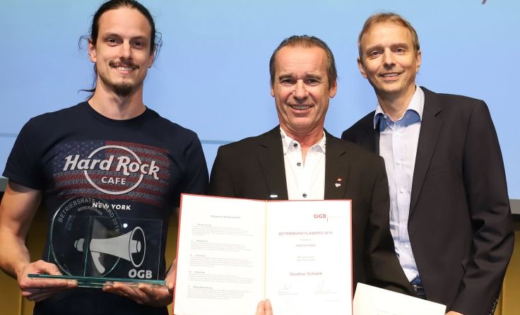 Günther Schalek (Mitte) erhielt den Betriebsrat-Award. Foto: ÖGB OÖ/cityfoto