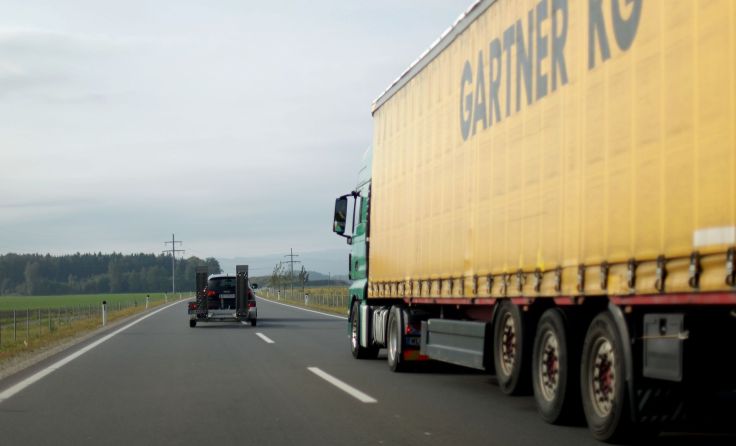Pucking will Lastkraftwägen zukünftig vom Gemeindegebiet verbannen. Symbolfoto: Weihbold