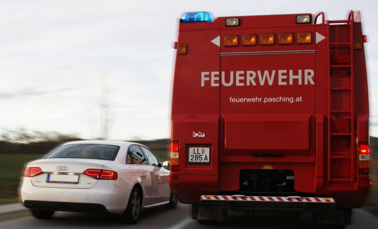 Das Überholen von Einsatzfahrzeugen gefährdet das eigene sowie fremdes Leben. (Foto: FF Pasching)