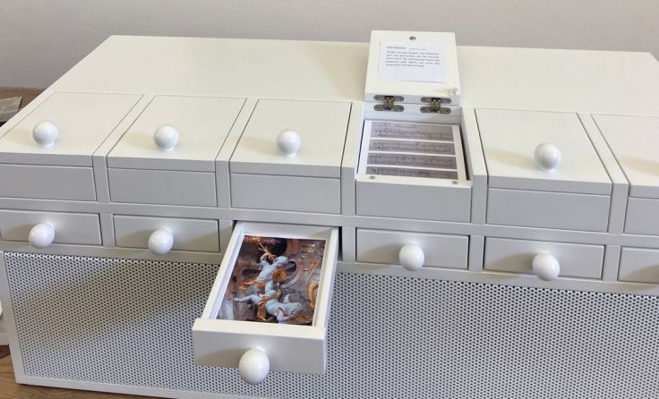 Die Box wartet derweil im Balduin-Sulzer-Raum des neuen Stifsmuseums. Foto: privat