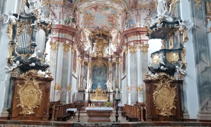 Der Altarraum des Stiftes Wilhering ist bald wieder mit Leben erfüllt Foto: Ramaseder