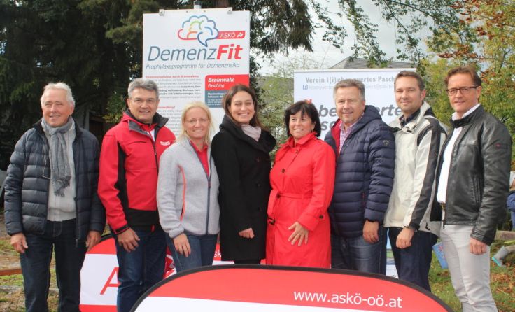 Im Oktober 2019 wurde der erste Demenz-Fit-Weg in Pasching feierlich eröffnet. (Foto: Ramaseder)