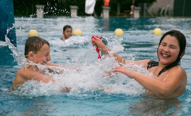 An heißen Sommertagen war das kühle Nass besonders beliebt. (Foto: Caritas)