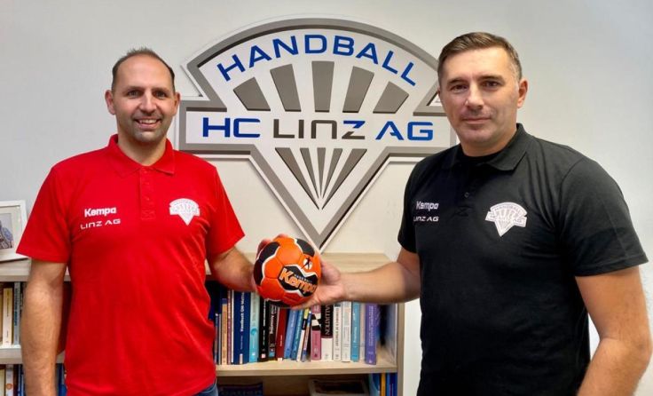 Sportdirektor Uwe Schneider (l.) mit Neo-Coach Milan Vunjak. (Foto: HC Linz AG)