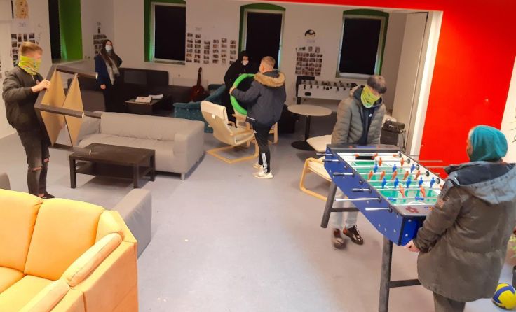 Mit vereinten Kräften wurde das Hörschinger Jugendzentrum umgestaltet. (Foto: JCUV)
