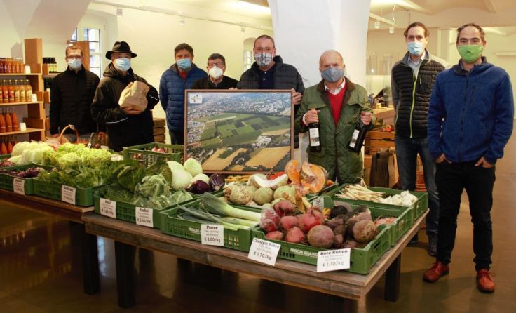 Die neuen Pächter und Mitglieder der Bürgerinititive bei der Eröffnung. (Foto: Grünzug Leonding)