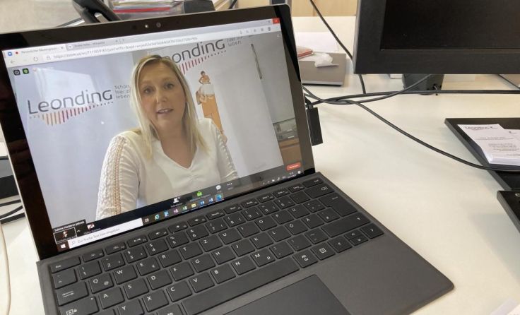 Bürgermeisterin Sabine Naderer-Jelinek bei der virtuellen Pressekonferenz (Foto: Stadt Leonding)