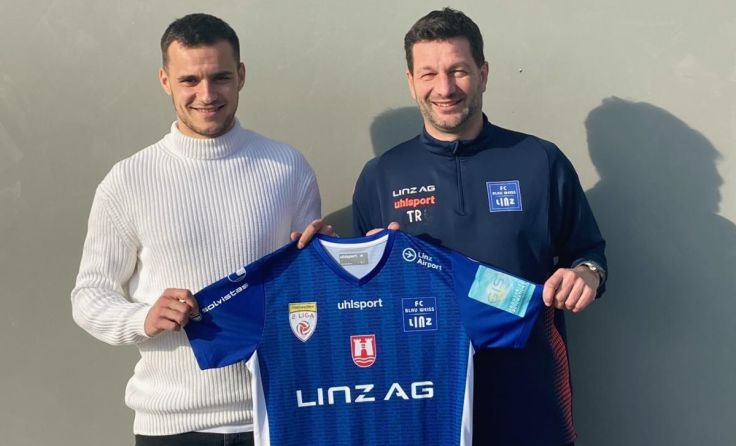 Neuzugang Kristijan Dobras (l.) mit Trainer Ronny Brunmayr (Foto: FC Blau-Weiß Linz)