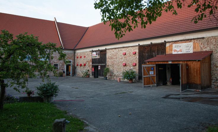 Das theaterSPECTACEL findet heuer erstmals vor der Stiftsscheune statt. (Foto: Claudia Erblehner)