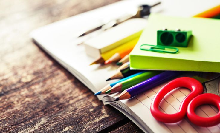 Der Schulstart kann finanziell belasten. (Foto: iravgustin/Shutterstock)
