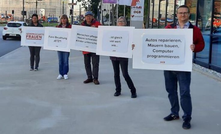 Bei der Straßenaktion in Traun wird gesellschaftliches Umdenken gefordert. (Foto: ÖGB Linz-Land)
