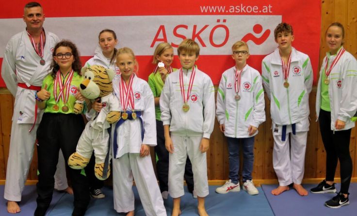 Die erfolgreichen Kampfsportler der ASKÖ Neuhofen Karate SBK. (Foto: Askö Neuhofen)