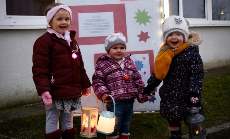 Hannah, Flora und Diana am Sternenweg in Weichstetten (Foto: Stefan Brunbauer | brunbauer.marketing)