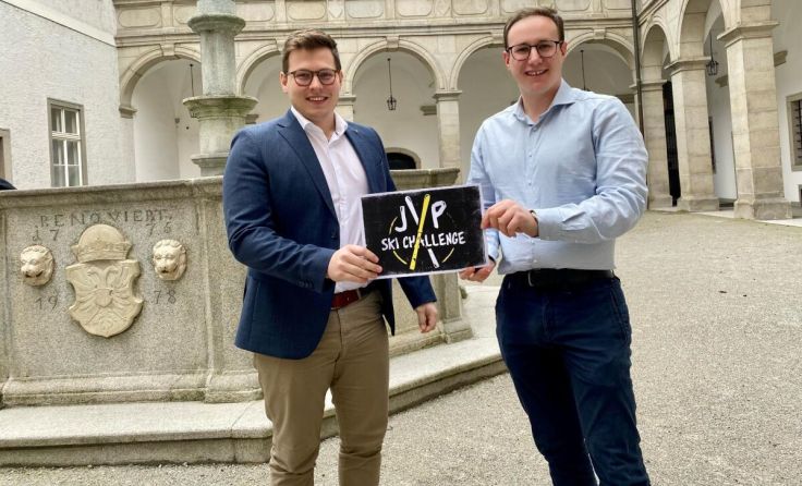 JVP-Bezirksobmann Gregor Eckmayr mit Bezirkssieger Niklas Schützeneder (Foto: privat)