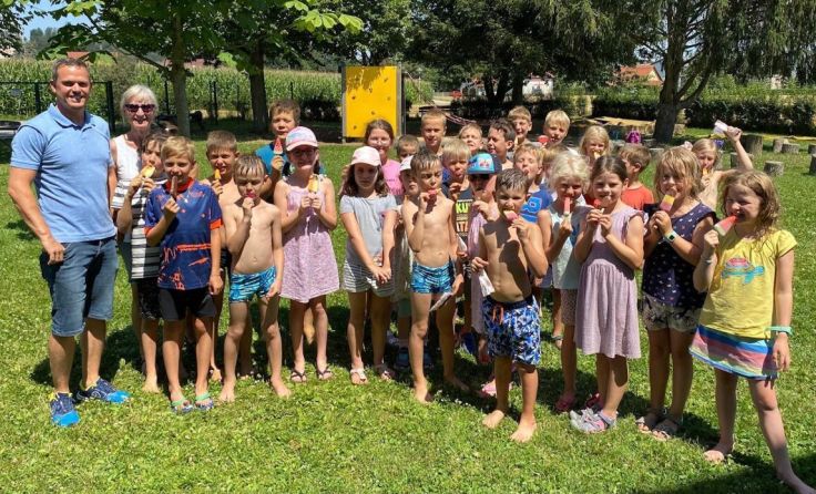Die Hortkinder freuten sich über die Abkühlung. (Foto: FPÖ-Kematen)