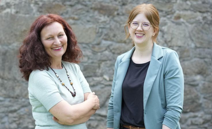 Die beiden Kuratorinnen Bibiana Weber und Jasmin Leonhartsberger (v.l.) (Foto: Reinhard Winkler)