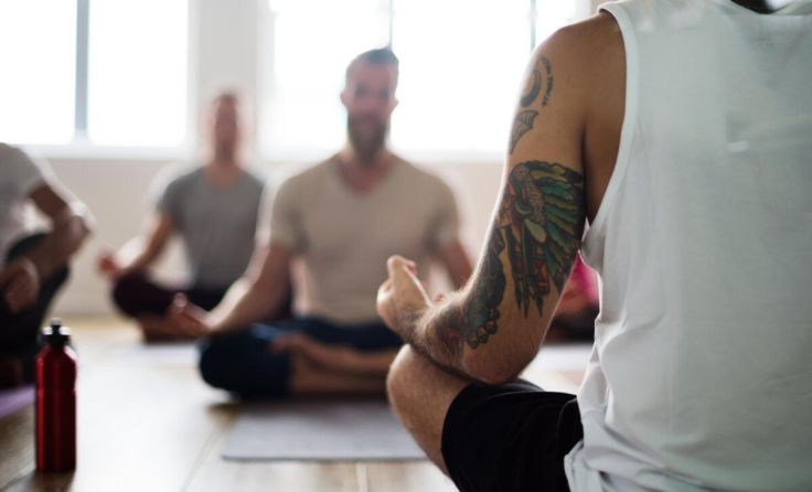 Die Chance für alle Männer, Yoga kennenzulernen. (Foto: Rawpixel.com/stock.adobe.com)
