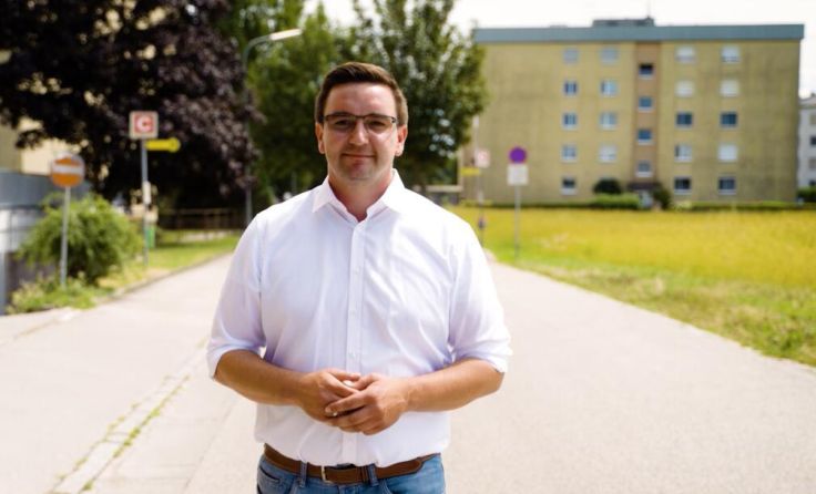 Bürgermeister Karl-Heinz Koll beim Lokalaugenschein in der Haferstraße (Foto: Elephants 5)