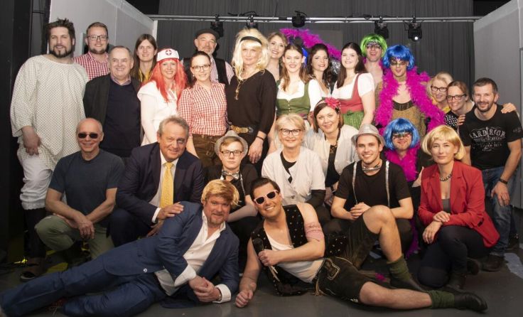 Der Fasching wird in Schönering standesgemäß eingeläutet. (Foto: OÖVP Wilhering)