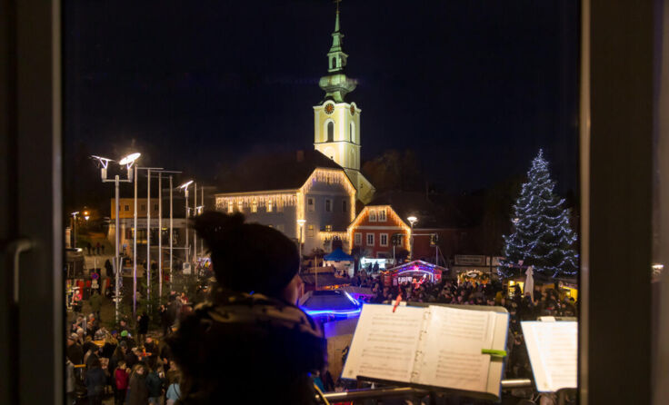 Es weihnachtet wieder am Leondinger Stadtplatz (Foto: Wilfried Skledar/Cityfoto)