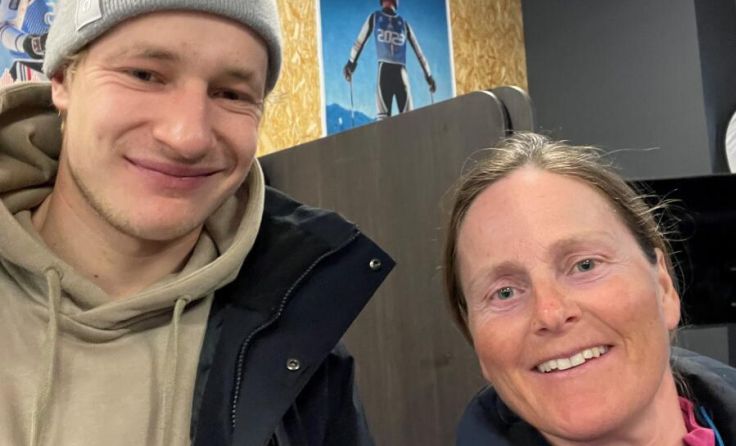 Alexandra Zemsauer mit dem Schweizer Superstar Marco Odermatt (Foto: privat)