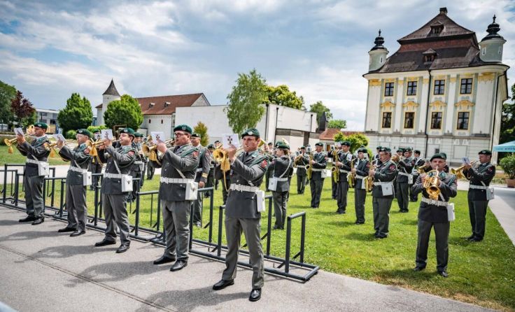 Die Militärmusik begrüßte die Gäste in angemessener Weise. (Foto: BMLV/Zisser)