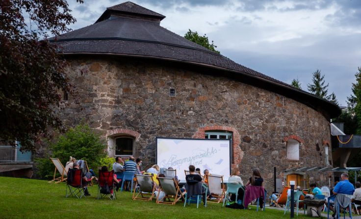 Der Garten des Turm 9 wird wieder zum Open-Air Kinosaal. (Foto: Lukas Riegel)