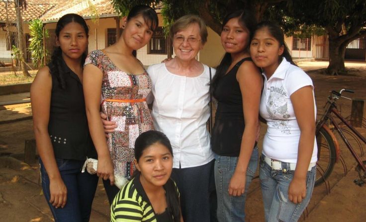 Daniela Kastner (Mitte) fällt der Abschied aus Bolivien nicht leicht. (Foto: privat)