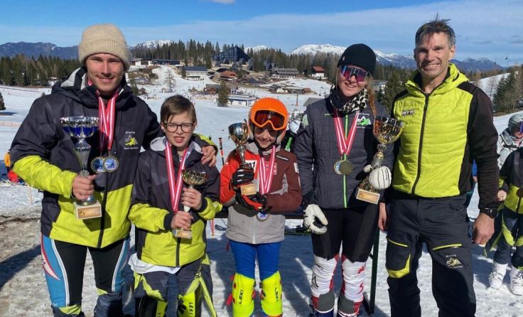 Die Sieger dürfen sich besonders freuen (Foto: Ski Racing Team Neuhofen)