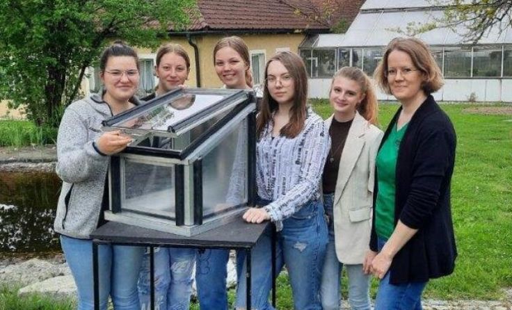 Die Schüler profitieren vom neuen Minigewächshaus. (Foto: Gartenbauschule Ritzlhof)