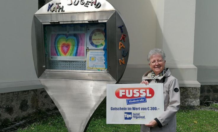 Helga Kellermayr aus Traun freut sich über den Gewinn. (Foto: Tips/Ramaseder)