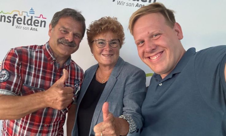 Klaus Schöngruber (r.) mit Vertretern des Vereins Energiewende Ansfelden (Foto: privat)