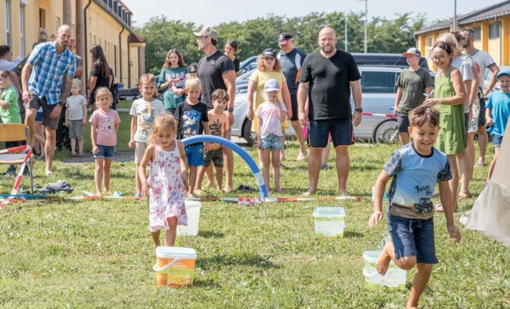 Die Kinder genießen das abwechslungsreiche Abenteuer-Programm. (Foto: Bundesheer/Unterbuchberger)