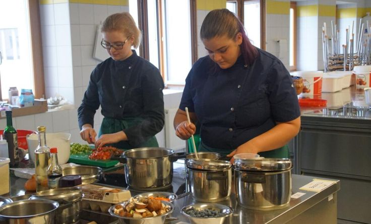 Die Landjugend Allhaming bei der Zubereitung. (Foto: Landjugend Oberösterreich)