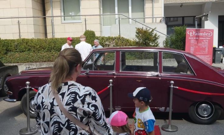 Die Daimler-Staatslimousine zog das Interesse vieler Besucher auf sich. (Foto: Gerhold Zautner)