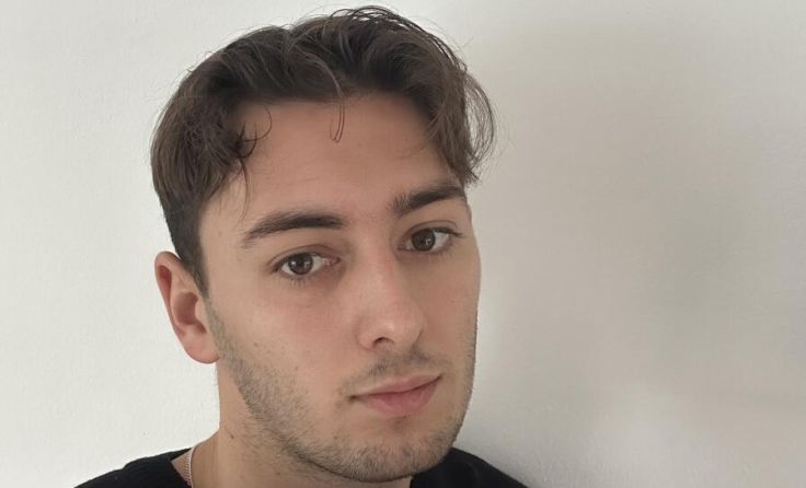 Der aus Pucking stammende Autor und Journalist Manuel Tonezzer. (Foto: privat)