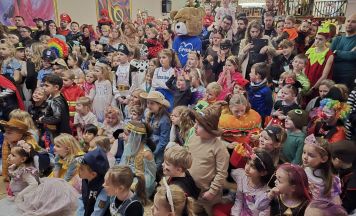 Zauber, Kostüme und Krapfen beim Kinderfasching in Ansfelden
