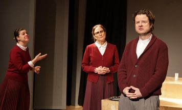 Theaterfrühling Traun: Wenn Zweifel zwischen Glaube und Verdacht bleiben