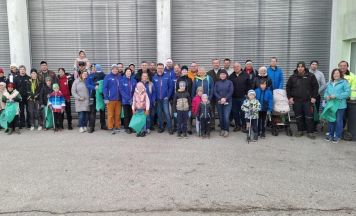 Starke Beteiligung bei Flurreinigung in Pucking