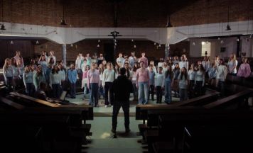 Schulchor der Musikmittelschule Leonding berührt mit Musikvideo