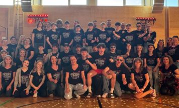 Firmlinge sammeln Spenden mit Retro-Party