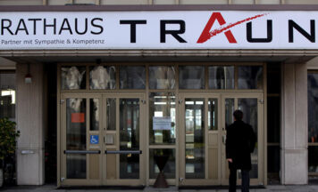 Stadt Traun baut Öffentlichkeitsarbeit nach Prüfbericht um