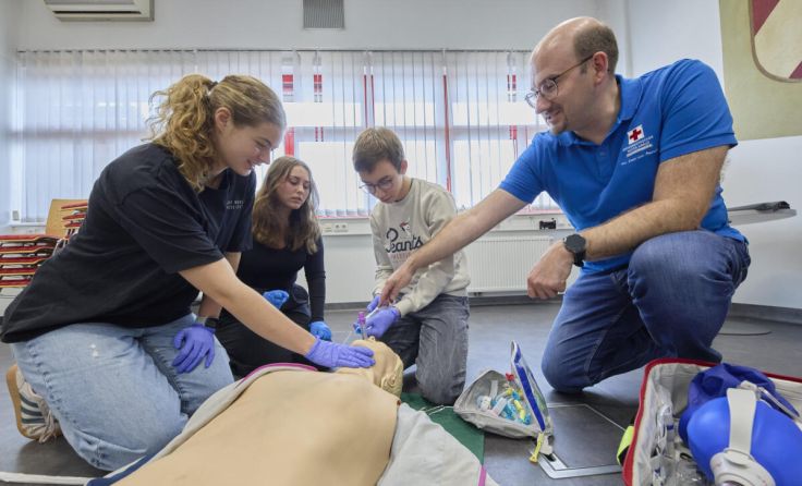 Schüler absolvierten Theorie- und Praxiseinheiten (Foto: OÖRK/Asanger)