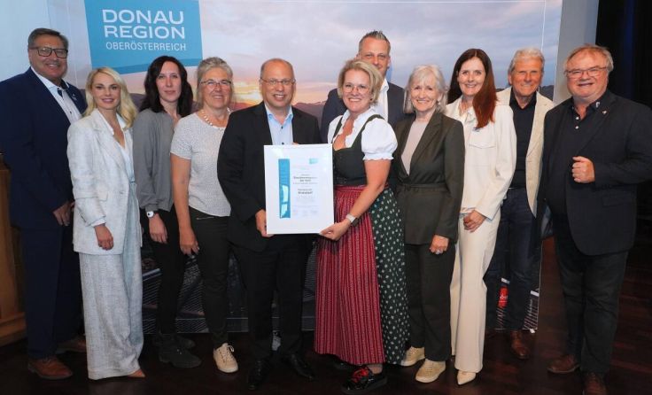 Die Kronstorfer Delegation mit der Nominierungsurkunde. (Foto: Andeas Maringer)