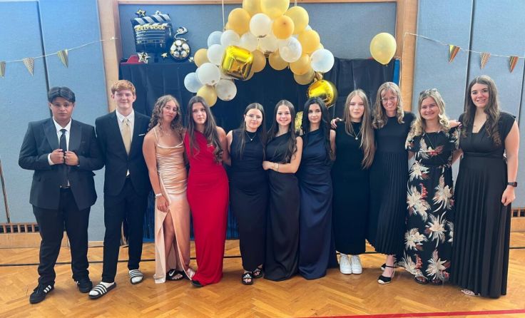 Das Ballkomitee mit den Klassenvorständen (Foto: MS Lauriacum)