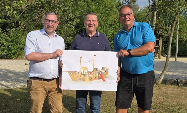 Vizebgm. Bernd Huber, Bgm. Christian Partoll und Sportstadtrat Thomas Unger (v.l.) (Foto: privat)