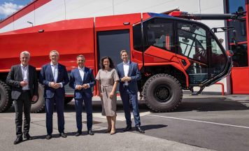 Minister besucht Rosenbauer in Leonding