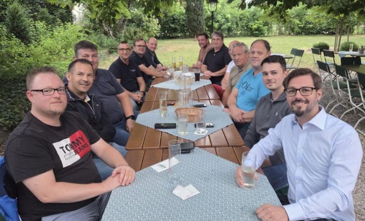 Teilnehmer des neunten Wilheringer Blaulicht-Stammtisches im Gasthaus Fischer (Foto: ÖVP Wilhering)