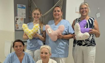 Kronstorfer Frauen fertigen 100 Herzpolster für Brustkrebspatientinnen