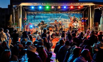 Line-Dance-Party auf dem Ennser Hauptplatz